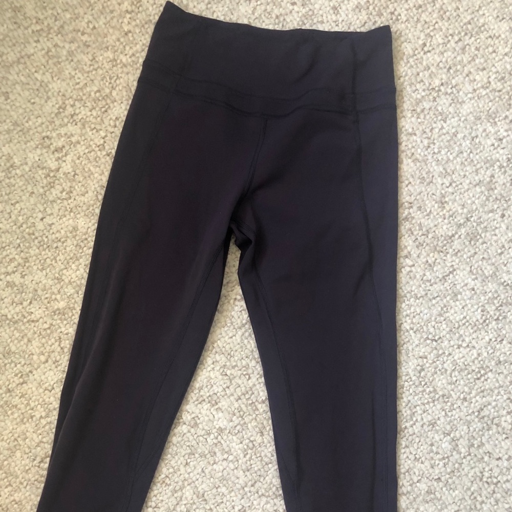 Lululemon Capri nylon/Lycra leggings. Size 6
